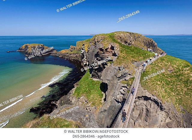 UK, Northern Ireland, County Antrim, Ballintoy, pathway to the Carrick-a-Rede Rope Bridge