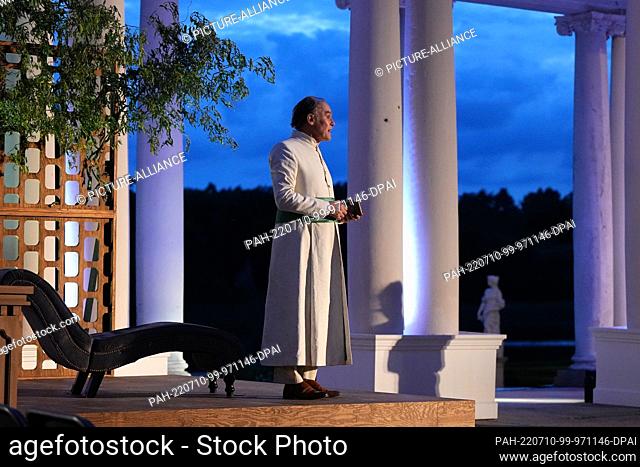 06 July 2022, Brandenburg, Rheinsberg: Bassa Selim (Christian Dieterle) performs during the main orchestra rehearsal of the chamber opera for Mozart's ""The...