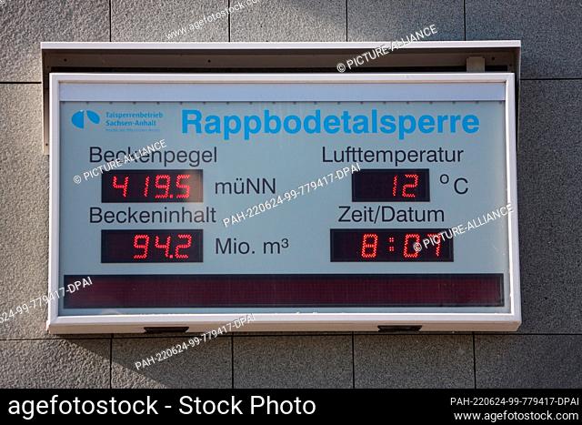 23 June 2022, Saxony-Anhalt, Elbingerode: A display panel at the Rappbode Dam. The dam in the Harz Mountains, is one of the largest raw water reservoirs in...