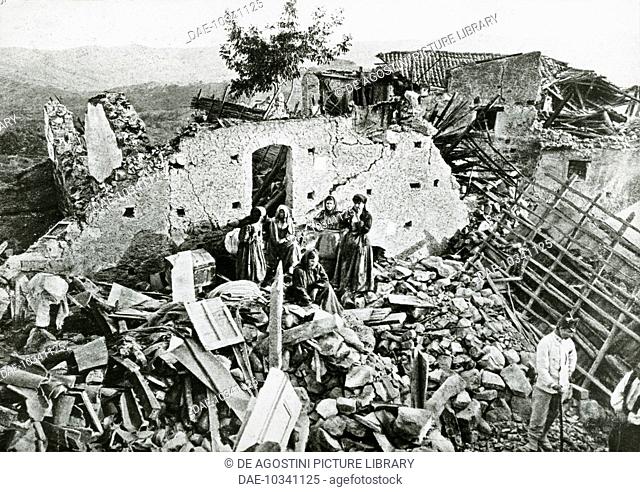 Survivors in the rubble in Ferruzzano, earthquake in Calabria, 1907, Italy, 20th century