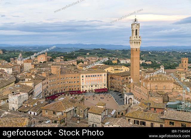 City view, with Palazzo Pubblico with Torre del Mangia, Piazza del Campo, Siena, Tuscany, Italy, Europe