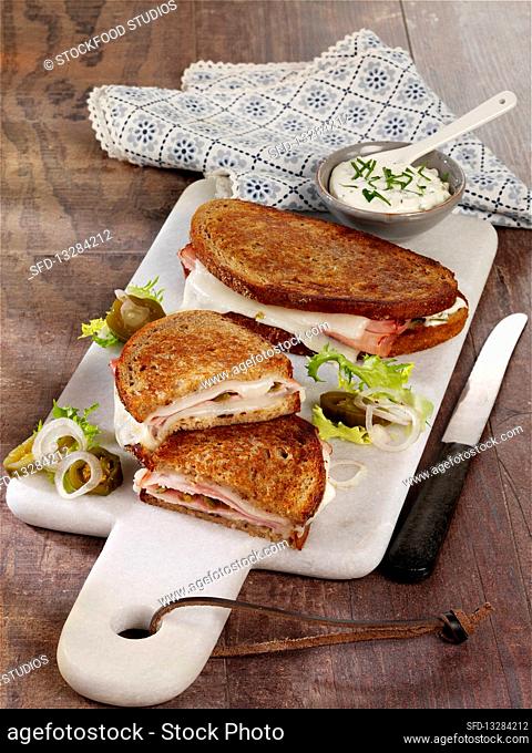 Spicy sandwiches with cold roast pork and goat's milk gouda