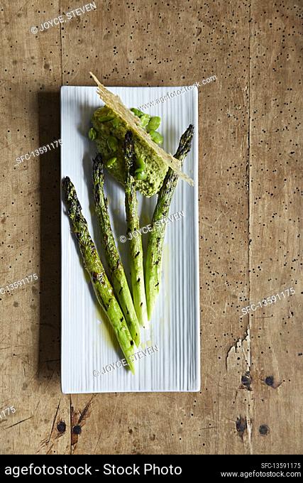 Grilled asparagus spears