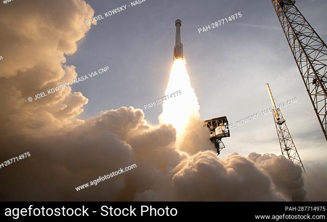 A United Launch Alliance Atlas V rocket with BoeingÕs CST-100 Starliner spacecraft aboard launches from Space Launch Complex 41, Thursday, May 19, 2022