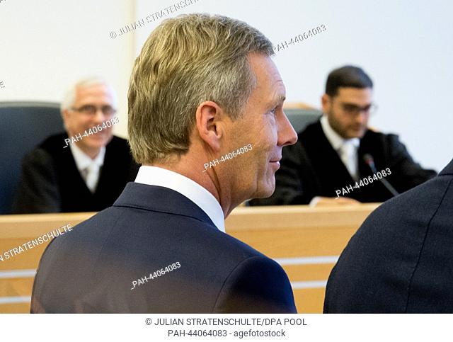 Former German President Christian Wulff (C) sits in front of the presiding judge Frank Rosenow (L) and judge Ehsan Mohammadi-Kangarani at the regional court in...