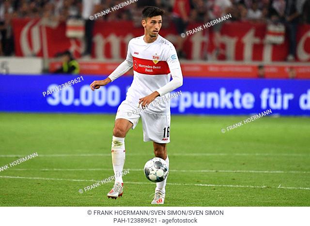 Atakan KARAZOR (VFB Stuttgart), action, individual action, single image, cut out, full body shot, whole figure. Soccer 2. Bundesliga, 5