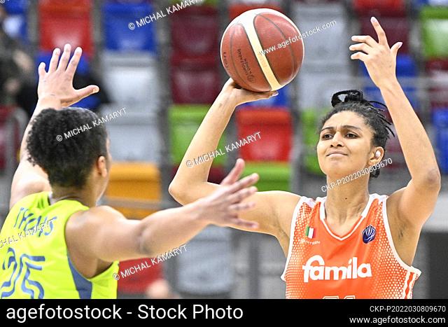 Jasmine Keys of Schio, right, and Alyssa Thomas of USK in action during the European women Basketball league, quarterfinals