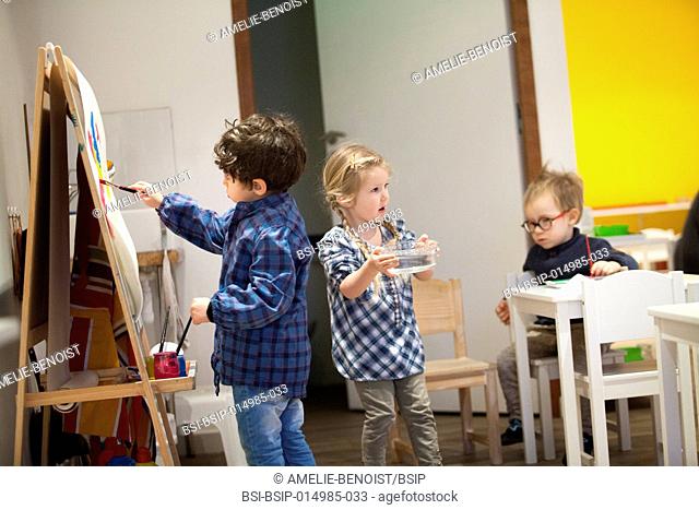 Reportage in a bilingual Montessori school in Haute-Savoie, France, which caters for children from 2 to 6 years old. The 2-6-year olds are all in the same class...