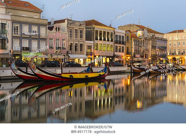 Moliceiros moored along the main canal, Aveiro, Venice of Portugal, Beira Litoral, Portugal, Europe