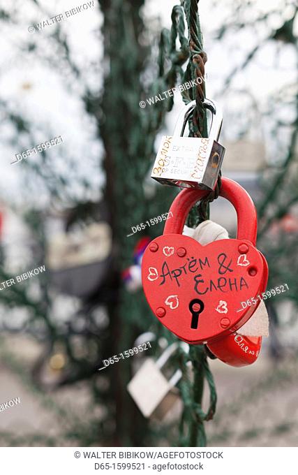 Russia, Moscow Oblast, Moscow, Zamoskvorechiye-area, love locks on footbridge by Repin Square
