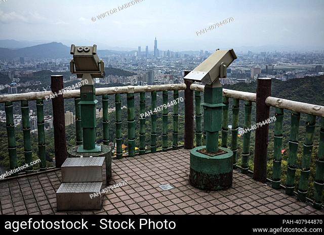 View on the cityscape from the Bishayan Kaizhang Temple in Taipei, Taiwan on 11/05/2023 by Wiktor Dabkowski. - Taipei/Taipei/China