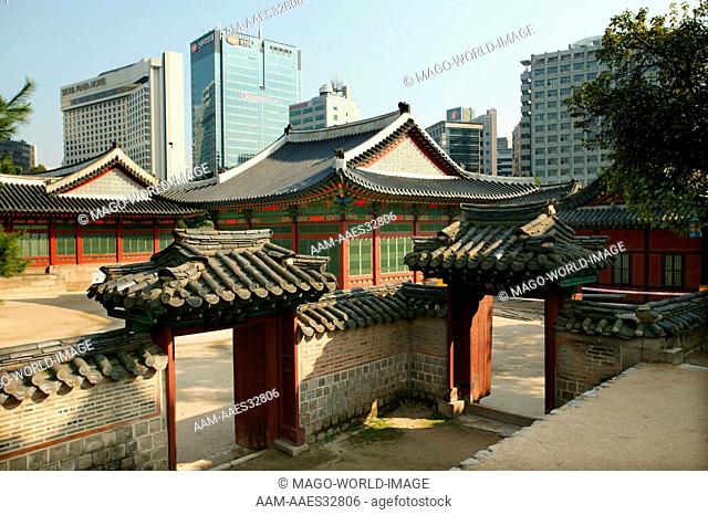 Republic of Korea, Seoul, Deoksugung Palace of Virtous Longevity, view of the palace compound agaist the backdrop of modern Seoul. 2004