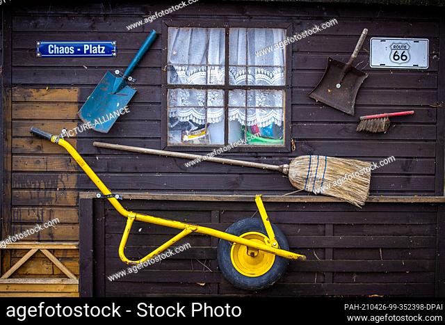 PRODUCTION - 22 April 2021, Mecklenburg-Western Pomerania, Pepelow: A hut on the site of Ostseecamping ""Am Salzhaff"" is decorated with garden utensils and a...