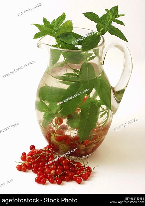 Refreshing water with berries and mint