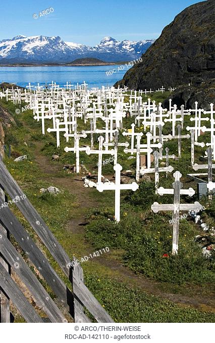 Cemetery Sukkertoppen Greenland Maniitsoq crucifix