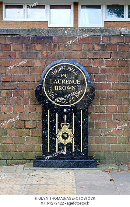 Memorial to PC Laurence Brown who was shot dead on Pownall Road, Hackney, London, on 28 August 1990 by a man with a sawn-off shotgun