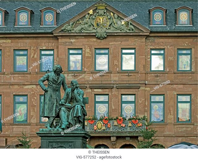 statue of the brothers Grimm, market place, town hall, Hanau, Hesse, Germany. - 30/11/2007