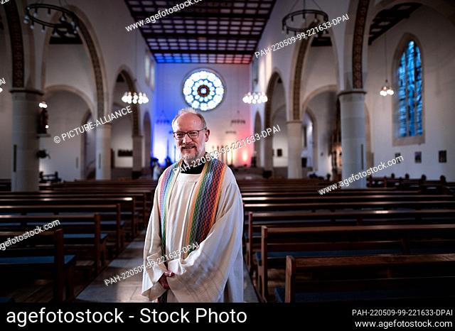 09 May 2022, North Rhine-Westphalia, Datteln: Father Heinrich Plaßmann stands in the church. The St. Amandus Parish Council holds a blessing ceremony for all...