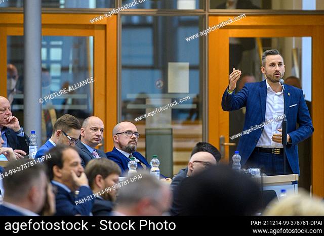 14 December 2021, Saxony-Anhalt, Magdeburg: Ulrich Siegmund (AfD) speaks in the plenary hall of the state parliament at the hall microphone during the debate on...