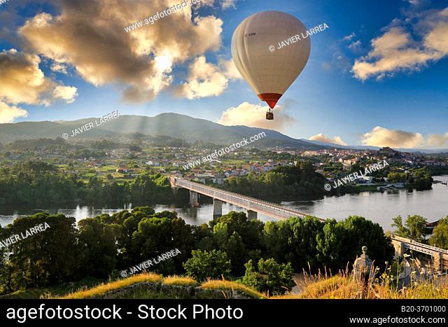 Ballooning, Bridge over the river Minho, border Spain and Portugal. Valença do Minho, Viana do Castelo, Portugal, Tui, Pontevedra, Galicia, Spain