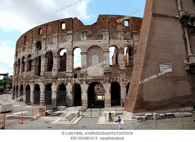 The Roman Coliseum, one of the seven wonders of the modern world was built in the year 72 d.C, Rome, Italy