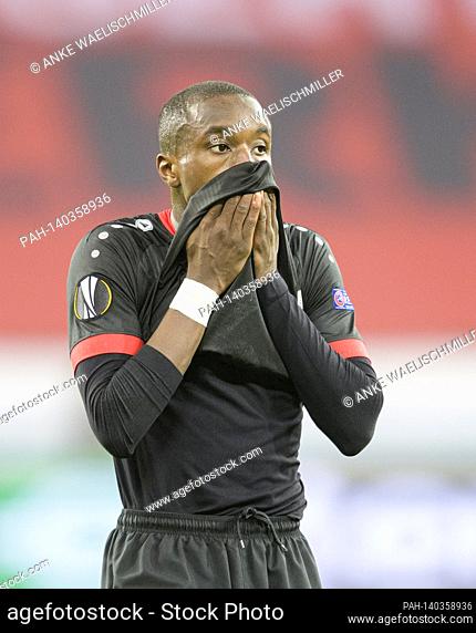 Moussa DIABY (LEV) gesture, gesture, wipes his face, Soccer Europa League, Round of 32 return match, Bayer 04 Leverkusen (LEV) - Young Boys Bern 0: 2