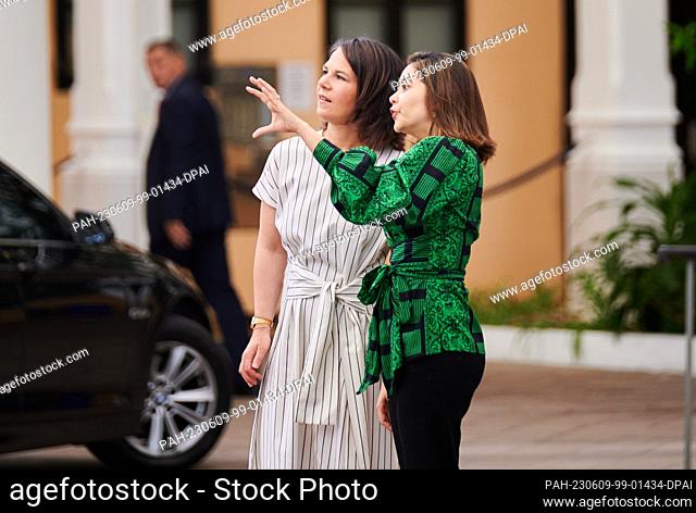 09 June 2023, Panama, Panama-Stadt: Janaina Tewaney (r), Foreign Minister of the Republic of Panama, talks with German Foreign Minister Annalena Baerbock...