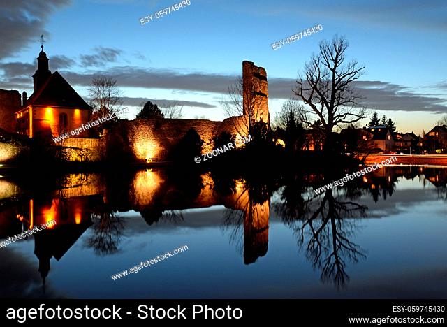 Burg Hayn , Dreieichenhain burg, hayn, burgweiher, see, teich, ruine, burgruine, abend, abends, abenddämmerung, spiegelung, hessen, deutschland