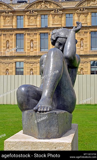 Jardin de Tuileries, Musee des Arts Decoratifs, meadow, sculpture, Woman, fragment, metal, Aristide Maillol,