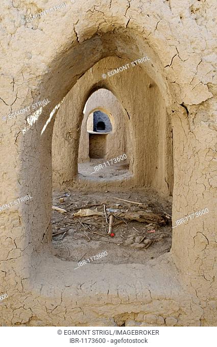 Historic adobe structure, abandoned souk area of Birkat al Mawz, Hajar al Gharbi Mountains, Dhakiliya Region, Sultanate of Oman, Arabia, Middle East