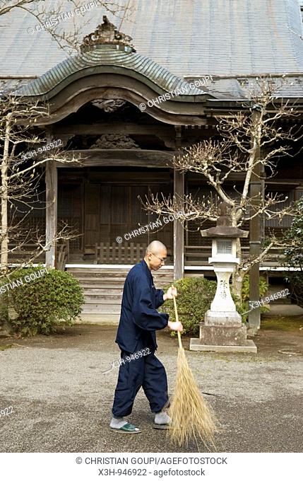 monk at Henjoko monastry, Koya-san, located in the mountain, this shintoist pilgrimage site is known for its landscapes and numerous temples Wakayama district...