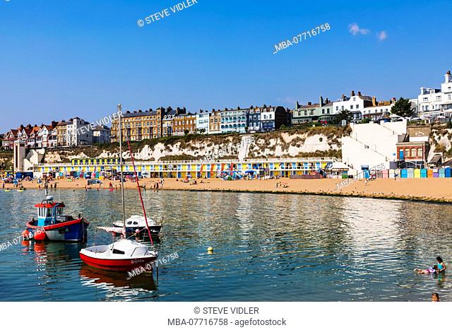 England, Kent, Thanet, Broadstairs, Broadstairs Beach and Town Skyline