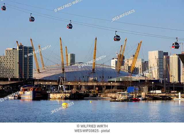 UK, London, Docklands, O2 Arena, gondolas of the Emirates cable car