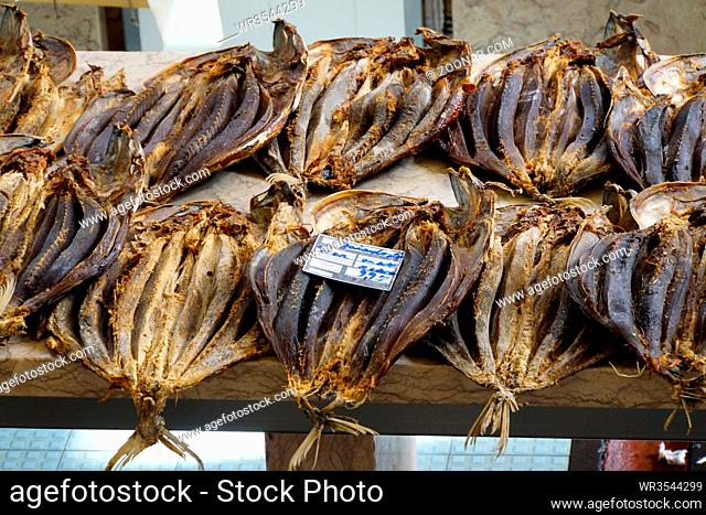 getrocknete Fische auf dem Fischmarkt in Markthalle Mercado dos Lavradores, Funchal, Madeira, Portugal