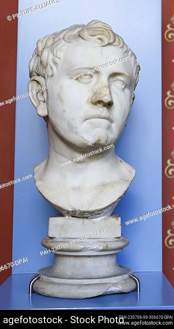 06 July 2023, Bavaria, Aschaffenburg: The returned Roman portrait bust in its place in the Pompejanum in Aschaffenburg. A Roman marble bust that had been...