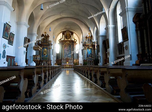 Kirchenschiff der Klosterkirche vom Franziskanerkloster Bad Tölz, Bayern, Deutschland |Church of Franciscan monastery Bad Toelz, Bavaria, Germany