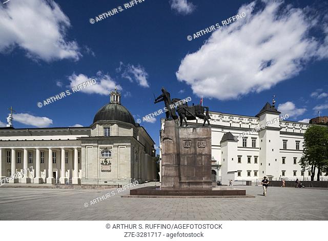 Monument to Grand Duke Gediminas, Cathedral Square, Vilnius, Lithuania, Baltic States, Europe