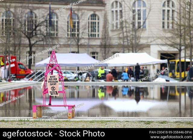 18 April 2023, Berlin: In the protest camp in the Invalidenpark in front of the Federal Ministry of Economics and Climate Protection stands a replica drilling...