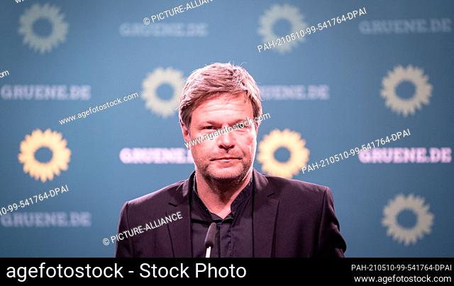 10 May 2021, Berlin: Robert Habeck, Federal Chairman of Bündnis 90/Die Grünen, gives a press conference after the Green Party Council