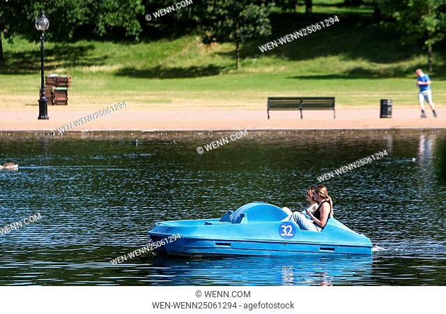 Londoners and tourists take advantage of the hot summer weather on Hampstead Heath and in Hyde Park Featuring: Atmosphere Where: London