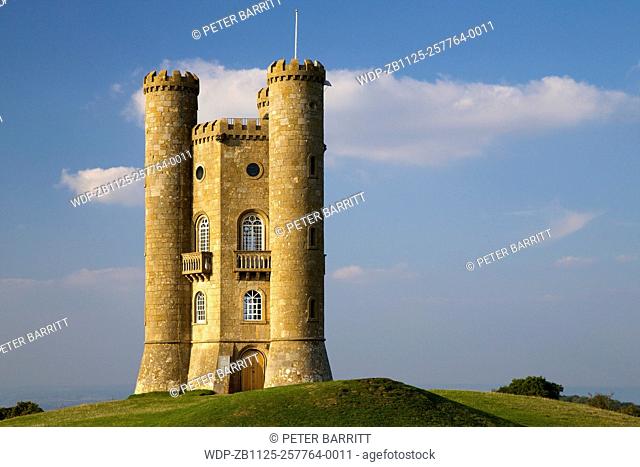Broadway Tower in autumn sunshine, Cotswolds, Worcestershire, England, UK, GB, Europe