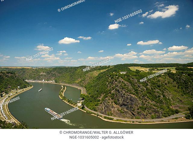 Panorama vom Loreleyblick Maria Ruh auf den Rhein mit der Rheinschleife, Loreleyhafen, rechts der Loreleyfelsen, Weltkulturerbe Oberes Mittelrheintal, St