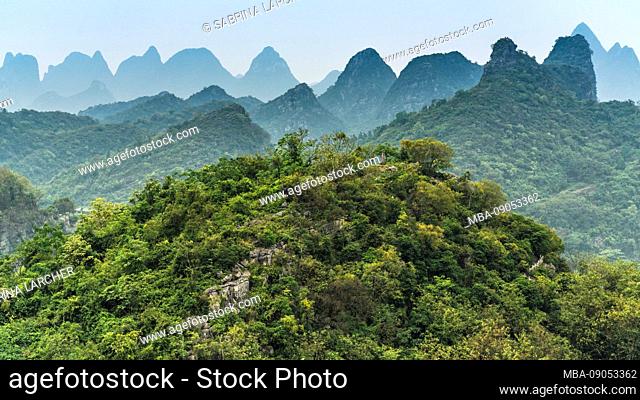 Asia, People's Republic of China, South China, Guilin, Yangshou, Karst mountain landscape on the Li River