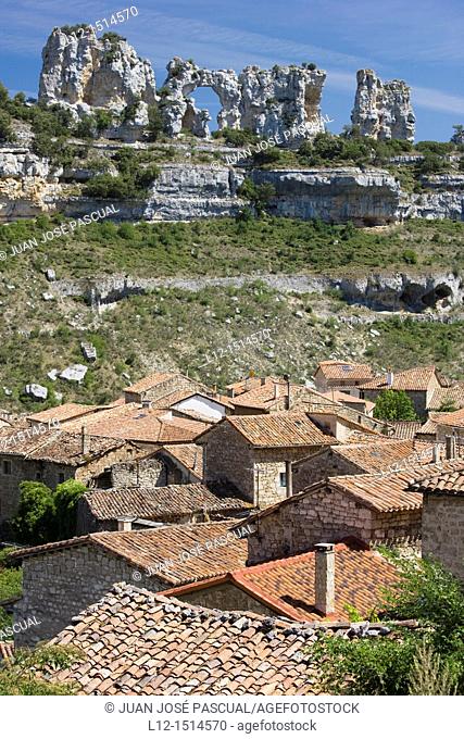 Village and cliffs in River Ebro Canyon  Orbaneja del Castillo  Burgos province, Castilla-León, Castille-Leon, Spain