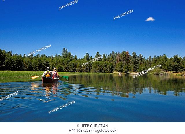 Canoeing on the Deschutes River, Bend, Central Oregon, Oregon, USA