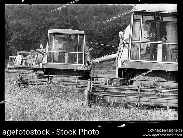 ***AUGUST 8, 1975 FILE PHOTO***The Fortschritt, self-propelled combine harvester made by VEB Mahdrescherwerk Boschofswerda in Singwitz, Germany