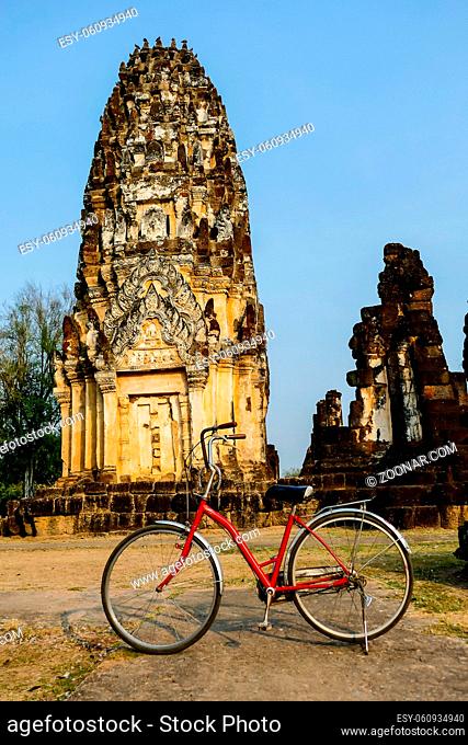 bicycle in front of old house, beautiful photo digital picture