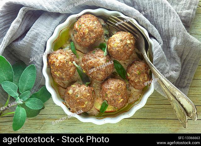 Meatballs with sage and apples