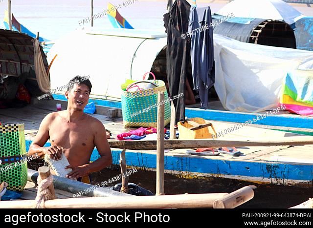 05 September 2020, Cambodia, Phnom Penh: A fisherman is waiting on his boat, which is moored on land on the Chroy Changvar Peninsula