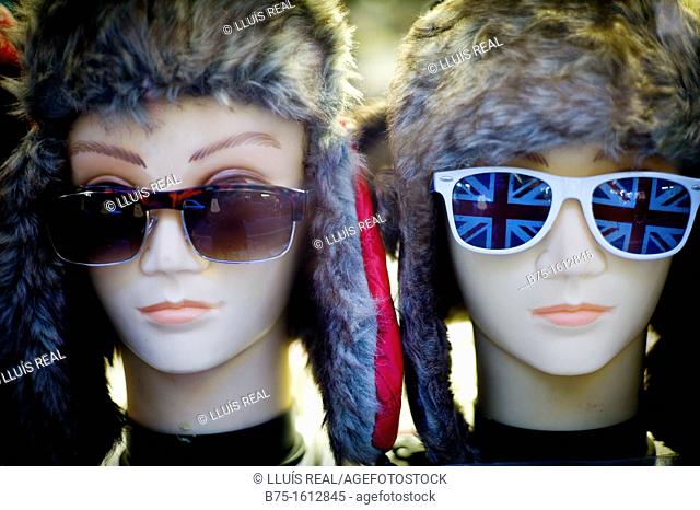 2 mannequins wearing sunglasses
